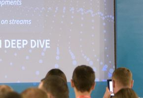 Infoshare: Alejandro Saucedo - Real time NLP & machine learning with Spark Streaming, Kafka and Spacy